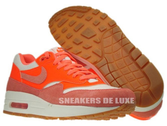 555284-106 Nike Air Max 1 Vntg Sail/Bright Mango-Total Crimson-Gum Medium Brown